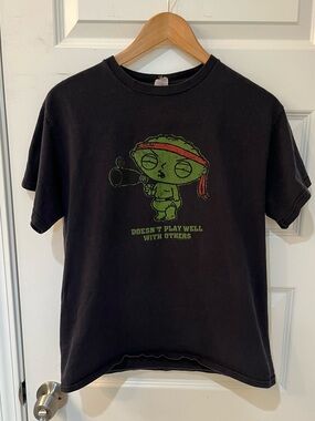 Vintage Family Guy Stewie T-Shirt 2005 Doesn’t Play Well With Others Y2K Sz. Med